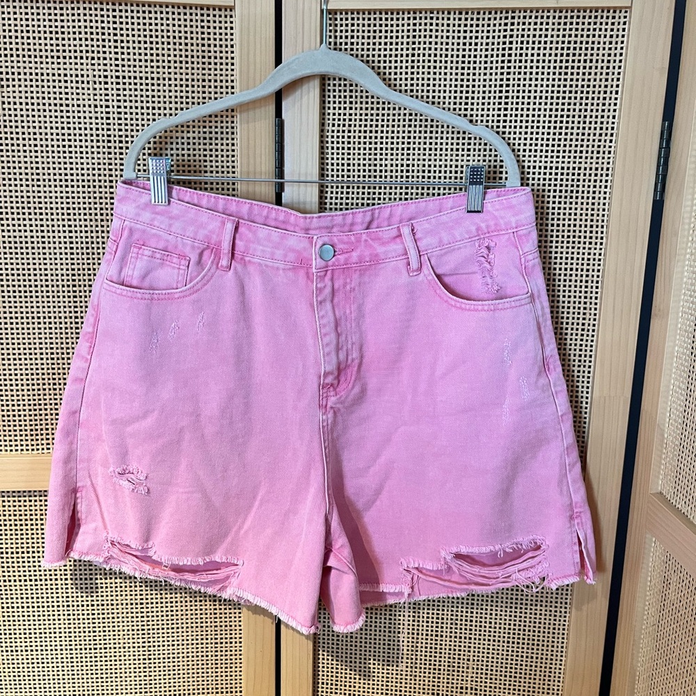 Pink Lily Women’s 31 Pink Distressed Shorts